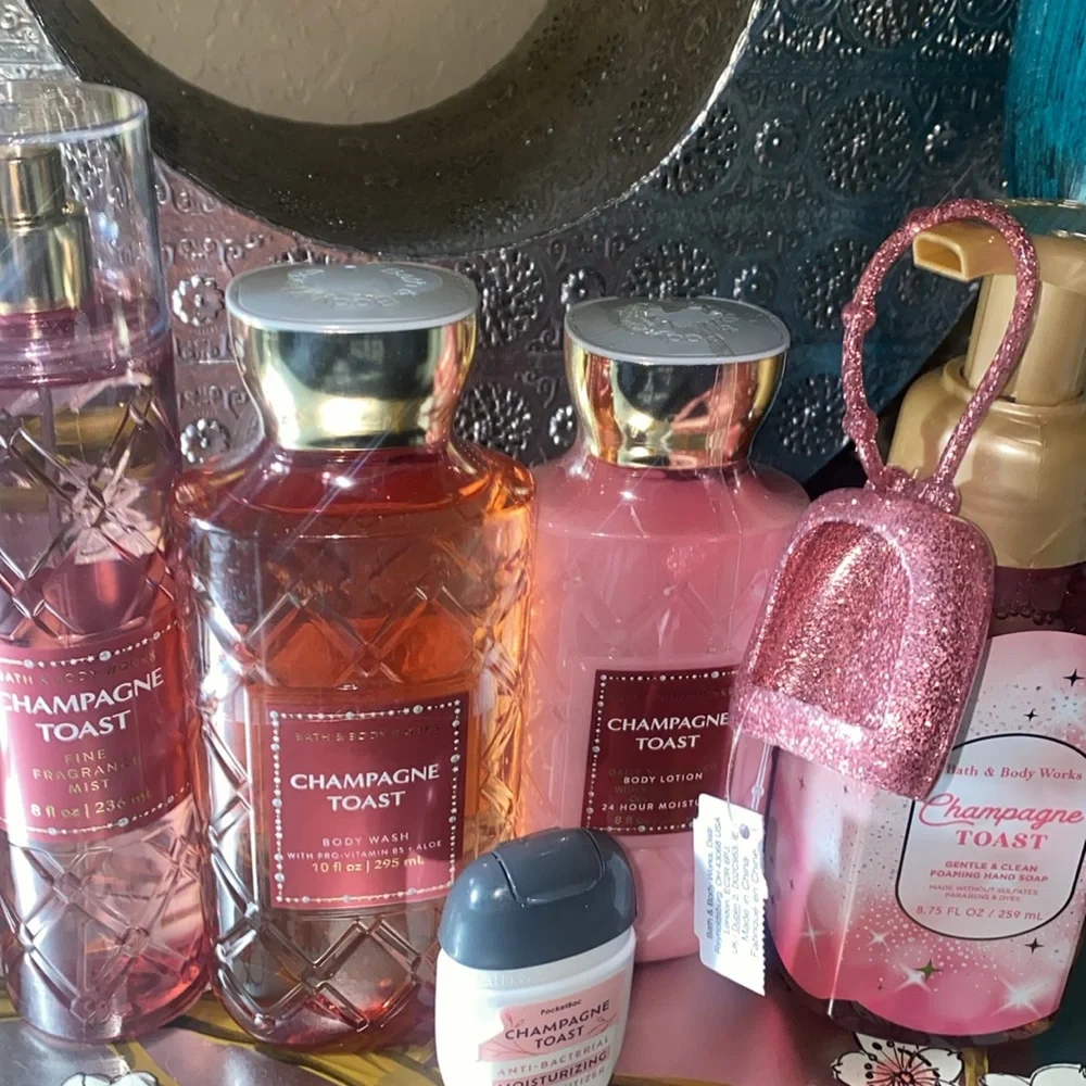 Bath and Bodyworks Champagne and Toast  Gift Set Combo - Picture 3 of 4